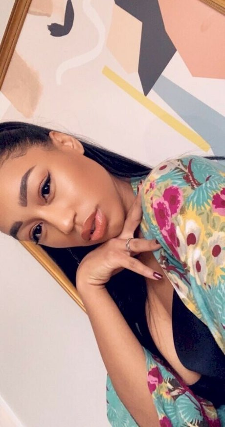 Nia Simone photo 21