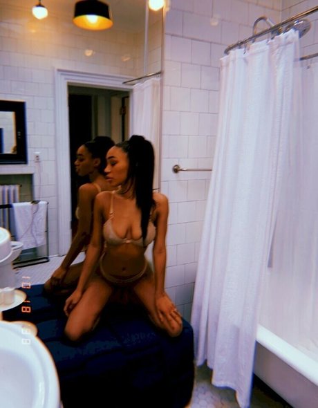 Nia Simone photo 23