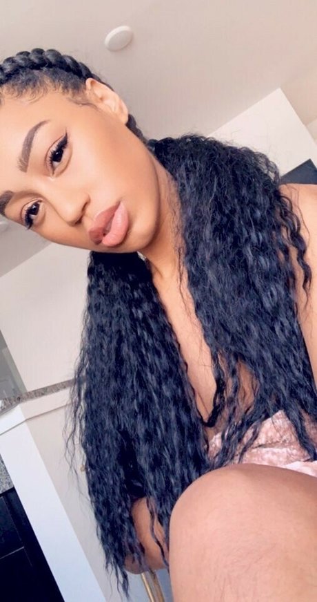 Nia Simone photo 25