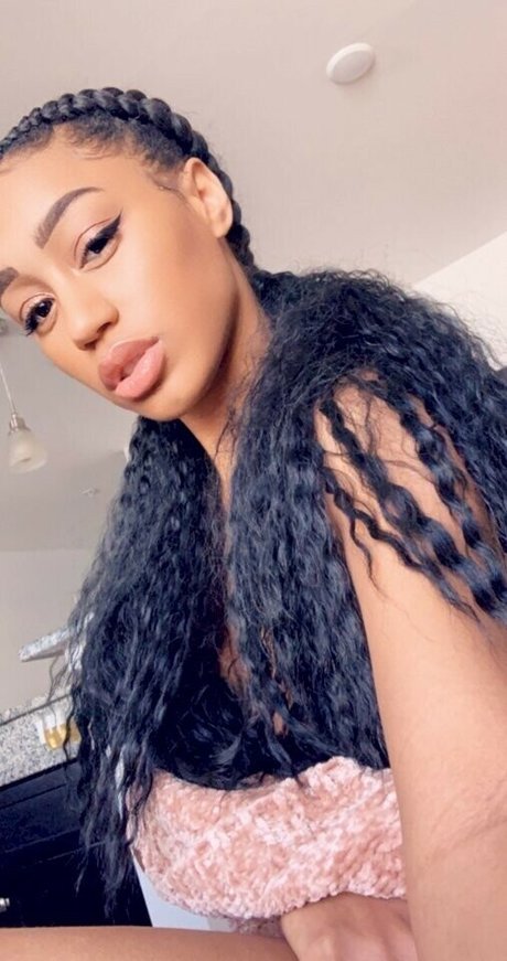 Nia Simone photo 26
