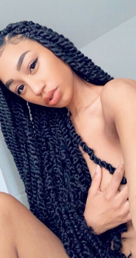 Nia Simone photo 28