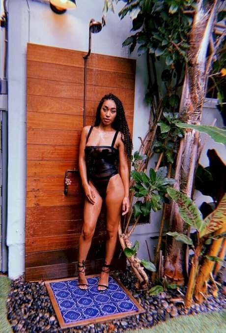 Nia Simone photo 29