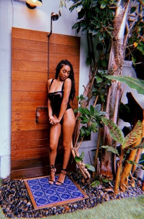 Nia Simone photo 30