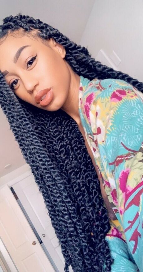 Nia Simone photo 34
