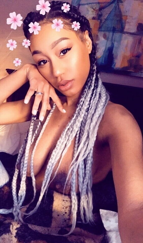 Nia Simone photo 39