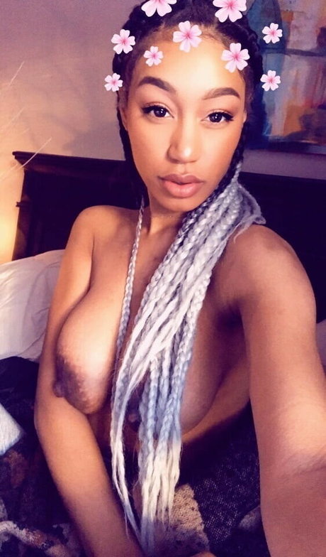Nia Simone photo 40