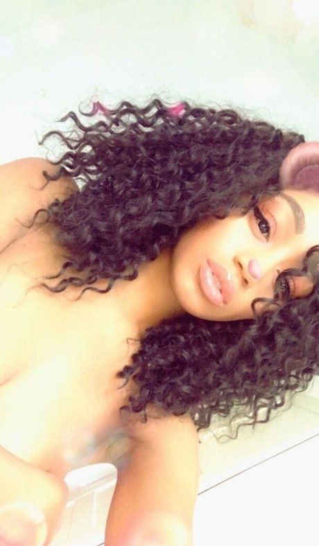 Nia Simone photo 47