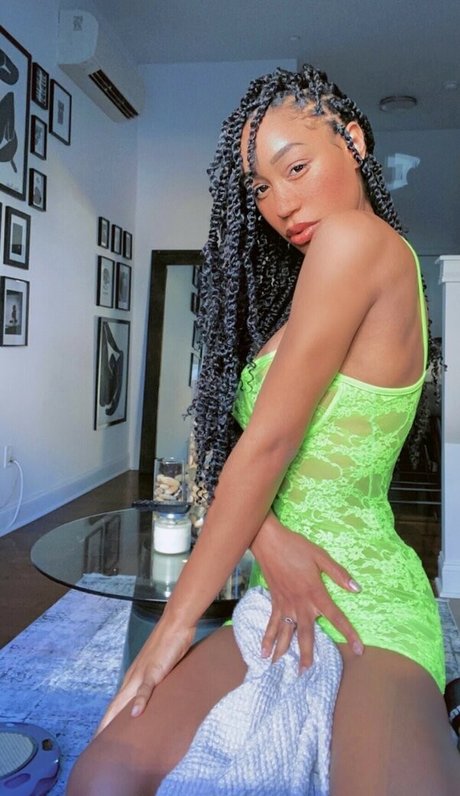 Nia Simone photo 58