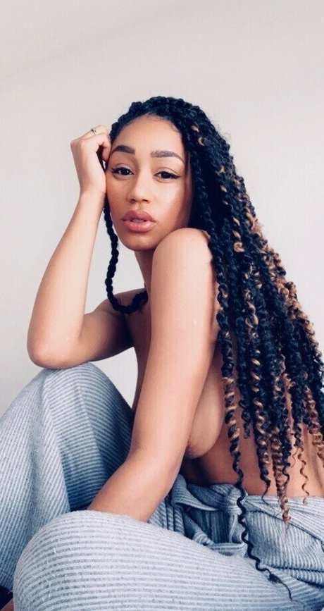 Nia Simone photo 59