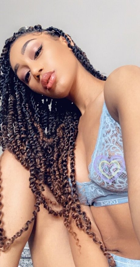 Nia Simone photo 63