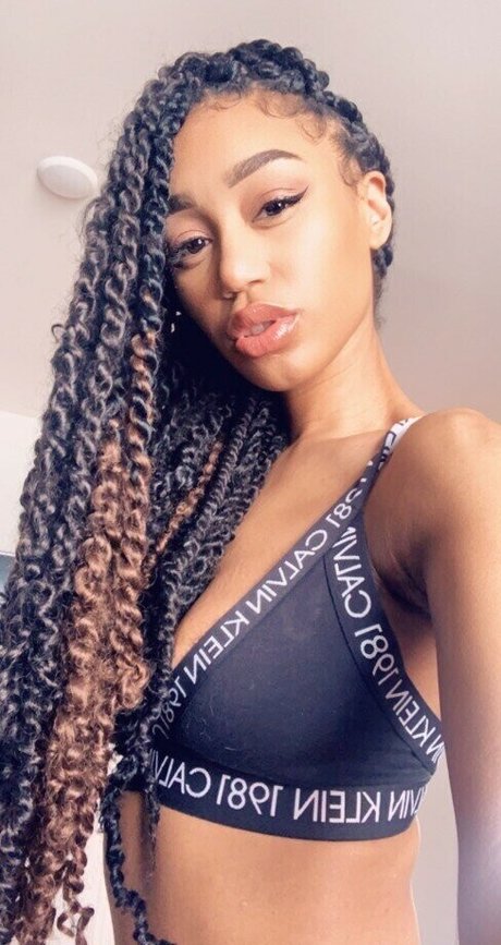Nia Simone photo 65