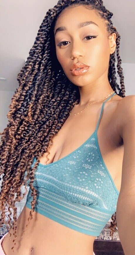 Nia Simone photo 74