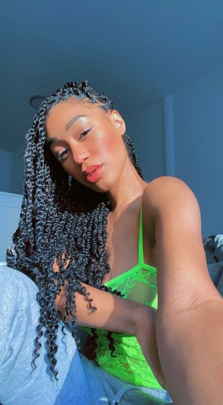 Nia Simone photo 76