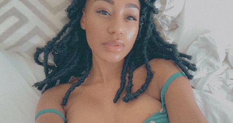 Nia Simone photo 77
