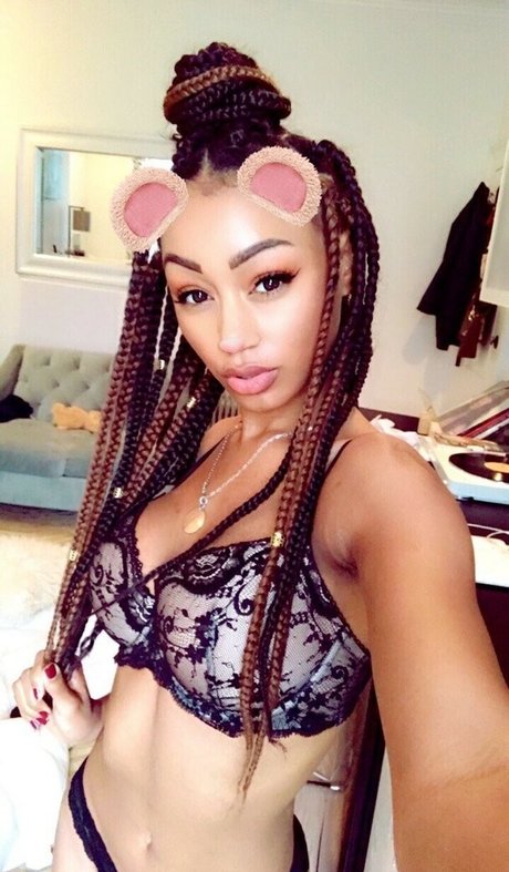 Nia Simone photo 100