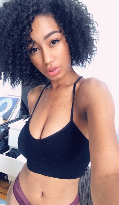 Nia Simone photo 117