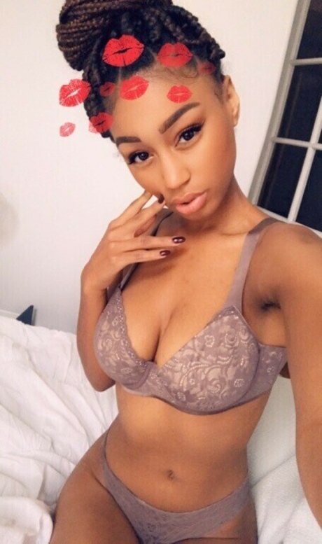 Nia Simone photo 125