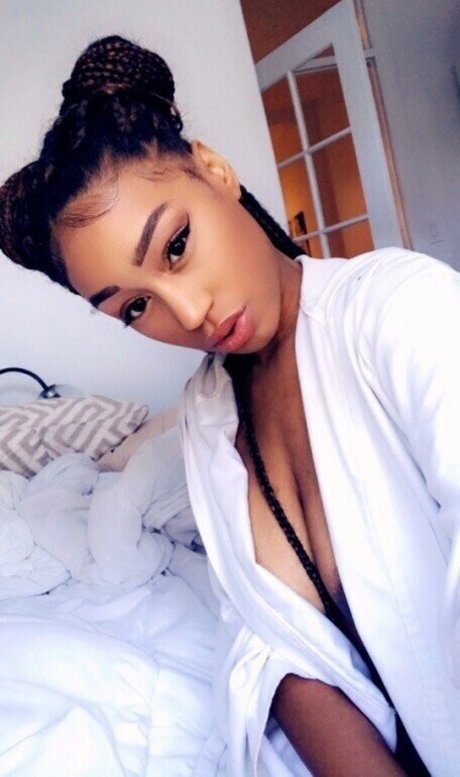 Nia Simone photo 127