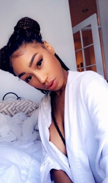 Nia Simone photo 128