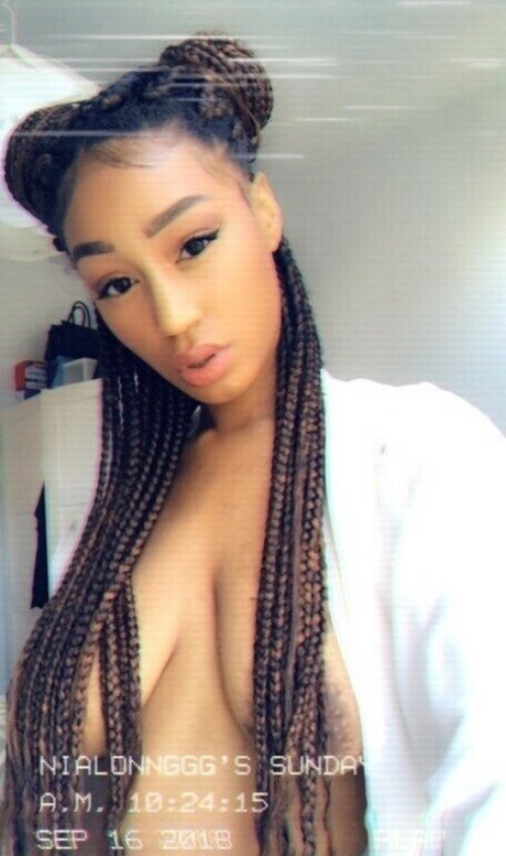 Nia Simone photo 129