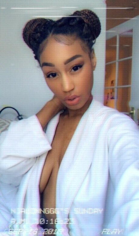 Nia Simone photo 130
