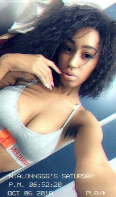 Nia Simone photo 137