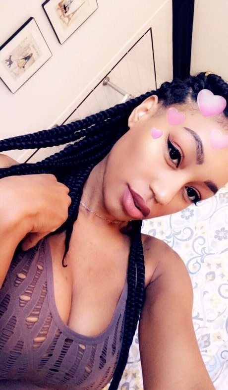 Profile photo of Nia Simone