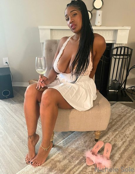 Nichole Sole photo 3