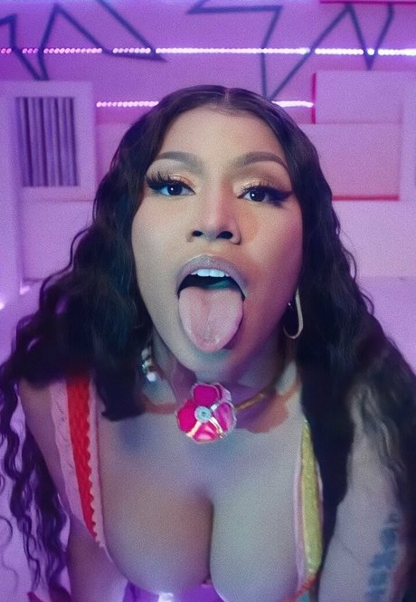 Nicki Minaj photo 8