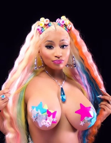 Nicki Minaj photo 18