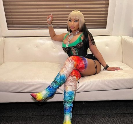 Nicki Minaj photo 384