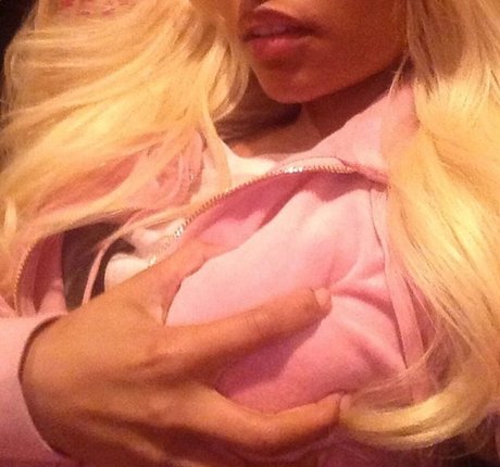 Nicki Minaj photo 400