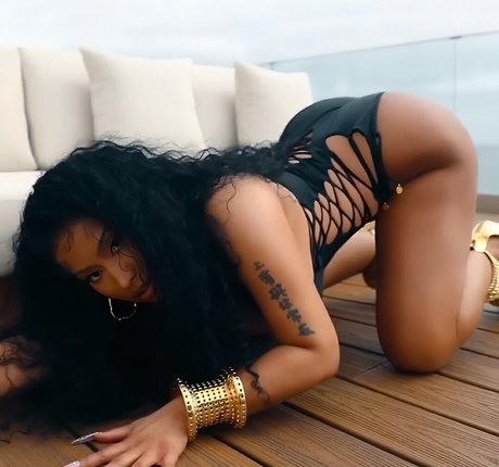 Nicki Minaj photo 430