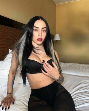 Nicki Nicole photo 25