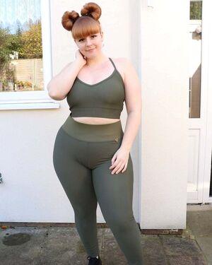 Nicole Herring photo 7