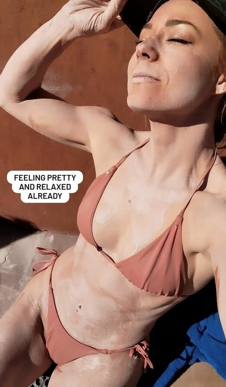 Nikki Leigh photo 4