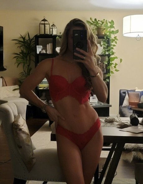 Nikki Leigh photo 9