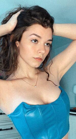Nikki Woods photo 55