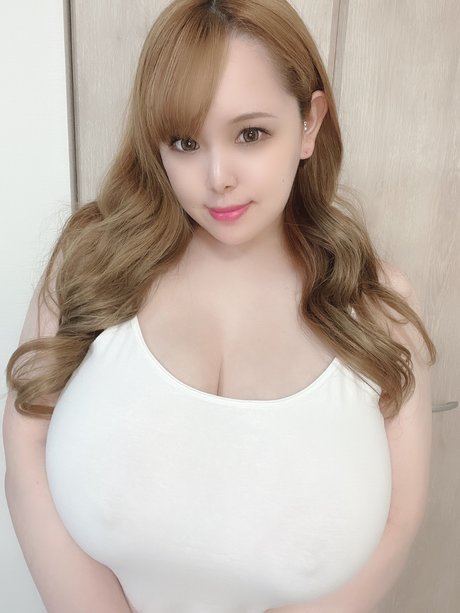 Nina Nishimura photo 324