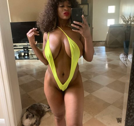Nyla Storm photo 3