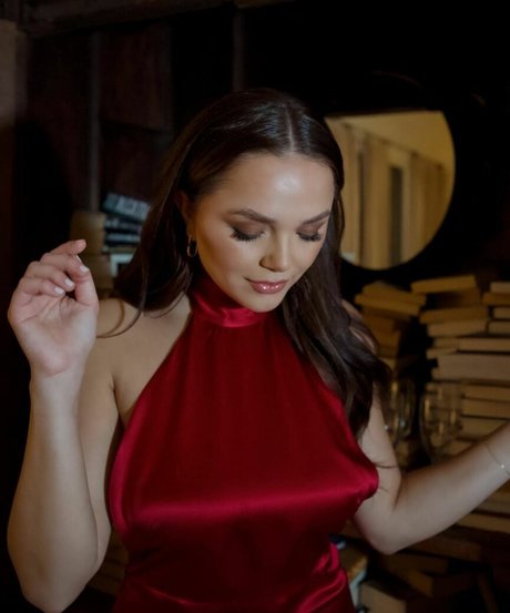 Oana Gregory photo 28