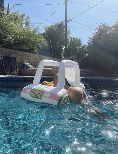 Oana Gregory photo 110