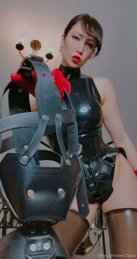 Obeymistressterra photo 81