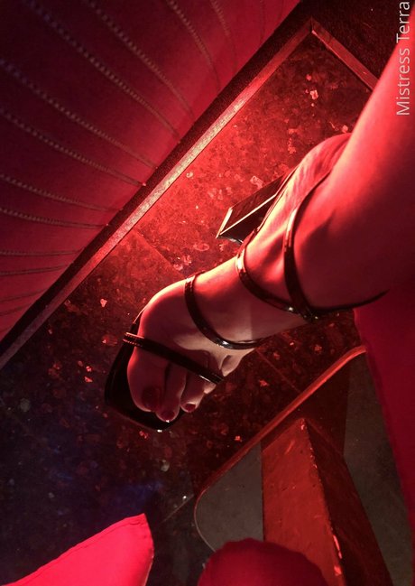 Obeymistressterra photo 88