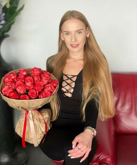 Oksana Neveselaya photo 12