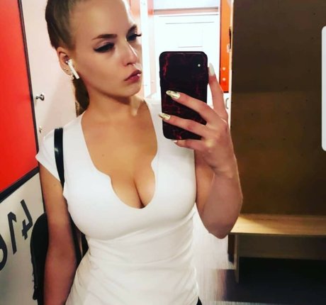 Oksana Neveselaya photo 19