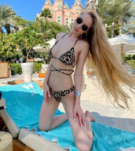 Oksana Neveselaya photo 27