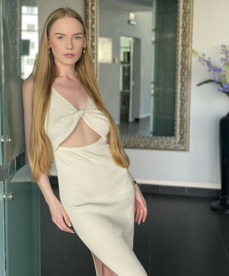Oksana Neveselaya photo 36