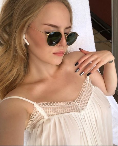 Oksana Neveselaya photo 46
