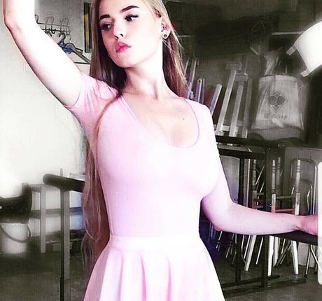 Oksana Neveselaya photo 58